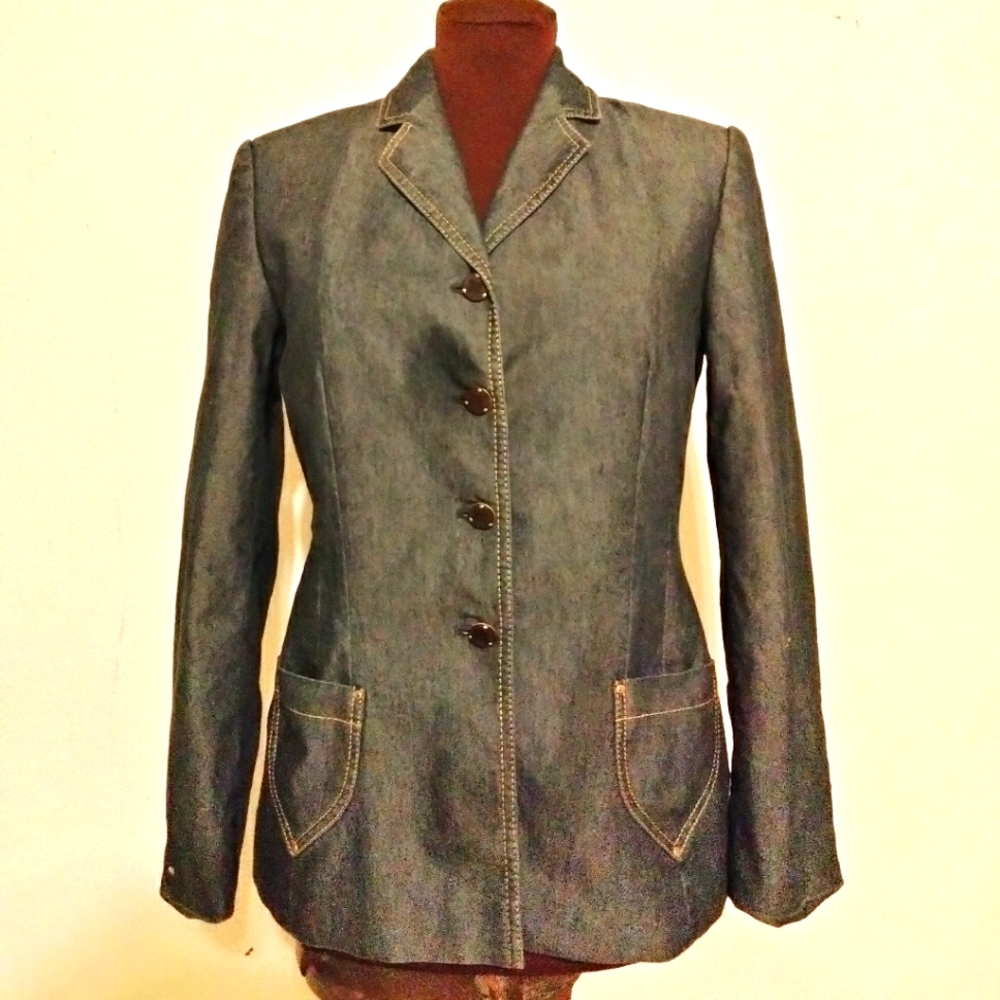 Mondi jacket size 38 red velvet inside lining